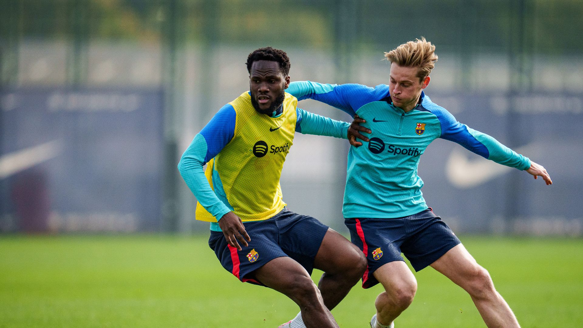 Frenkie and Kessie during Barca's training session yesterday