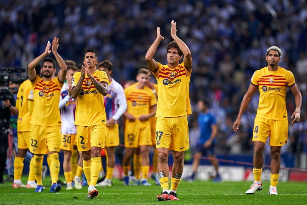 Barcelona player applauding the fans after the game against Porto