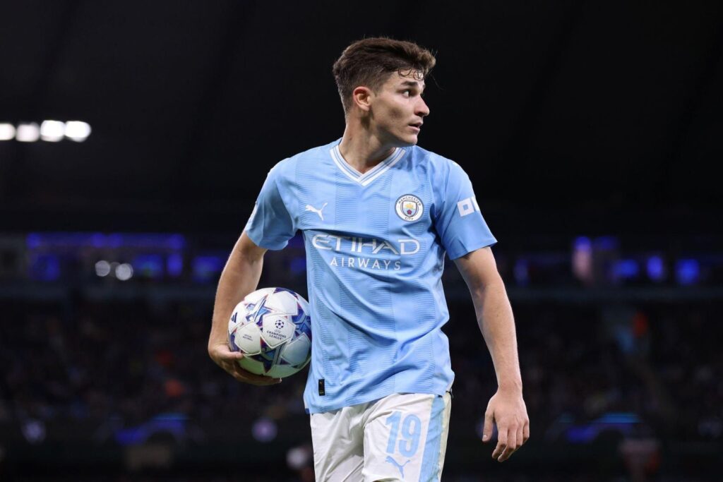 MANCHESTER, ENGLAND - SEPTEMBER 19: Julian Alvarez of Manchester City during the UEFA Champions League match between Manchester City and FK Crvena zvezda at Etihad Stadium on September 19, 2023 in Manchester, England.