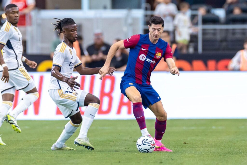 Barcelona forward Robert Lewandowski during the game against Real Madrid