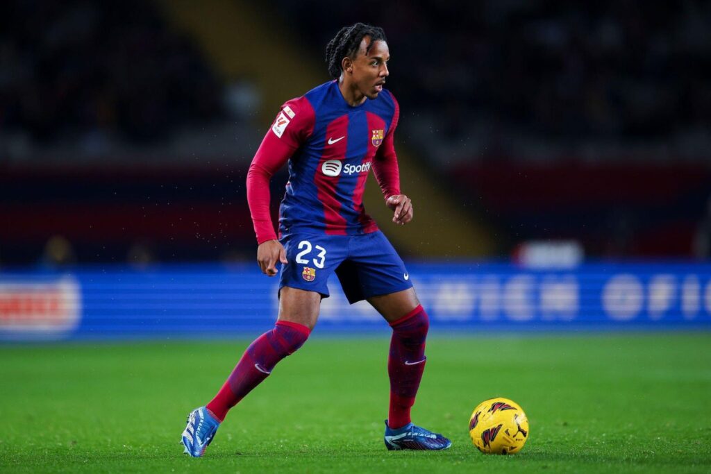 BARCELONA, SPAIN - DECEMBER 03: Jules Kounde of FC Barcelona run with the ball during the LaLiga EA Sports match between FC Barcelona and Atletico Madrid at Estadi Olimpic Lluis Companys on December 03, 2023 in Barcelona, Spain.