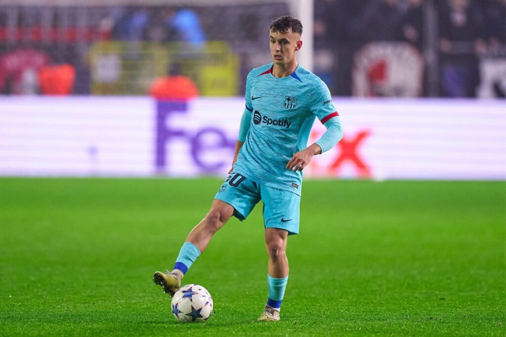 ANTWERPEN, BELGIUM - DECEMBER 13: Marc Casado of FC Barcelona with the ball during the Group H - UEFA Champions League match between Royal Antwerp FC and FC Barcelona at Bosuilstadion on December 13, 2023 in Antwerpen, Belgium.