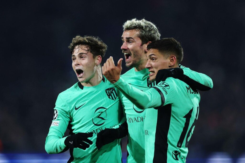 ROTTERDAM, NETHERLANDS - NOVEMBER 28: Rodrigo Riquelme, Antoine Griezmann and Nahuel Molina of Atletico Madrid celebrate the teams third goal after Santiago Gimenez of Feyenoord (not pictured) scores a own goal during the UEFA Champions League Group E match between Feyenoord Rotterdam and Club Atletico de Madrid at Feyenoord Stadium on November 28, 2023 in Rotterdam, Netherlands.