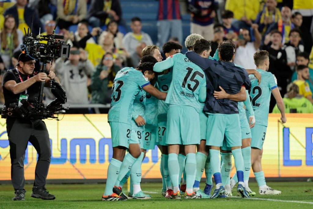 LAS PALMAS DE GRAN CANARIA, SPAIN - JANUARY 4: Ilkay Gundogan of FC Barcelona celebrates 1-2 with teammates during the LaLiga EA Sports match between Las Palmas v FC Barcelona at the Gran Canaria Stadium on January 4, 2024 in Las Palmas de Gran Canaria Spain