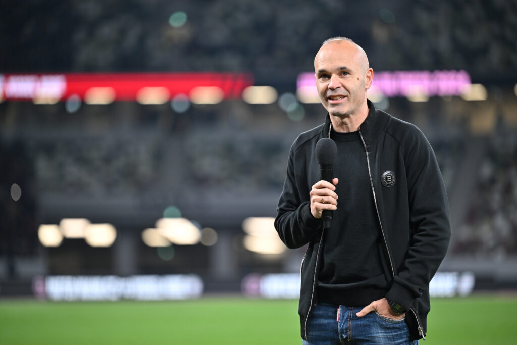 Vissel Kobe v Inter Miami - Preseason Friendly TOKYO, JAPAN - FEBRUARY 07: Andres Iniesta speaks to prior to the preseason friendly match between Vissel Kobe and Inter Miami at National Stadium on February 07, 2024 in Tokyo, Japan.