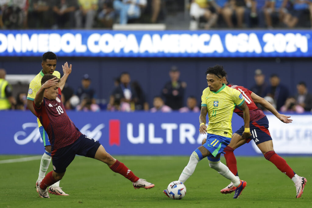 INGLEWOOD, CALIFORNIA - JUNE 24: Brandon Aguilera of Costa Rica challenges for the ball with Raphinha of Brazil during the CONMEBOL Copa America 2024 Group D match between Brazil and Costa Rica at SoFi Stadium on June 24, 2024 in Inglewood, California.