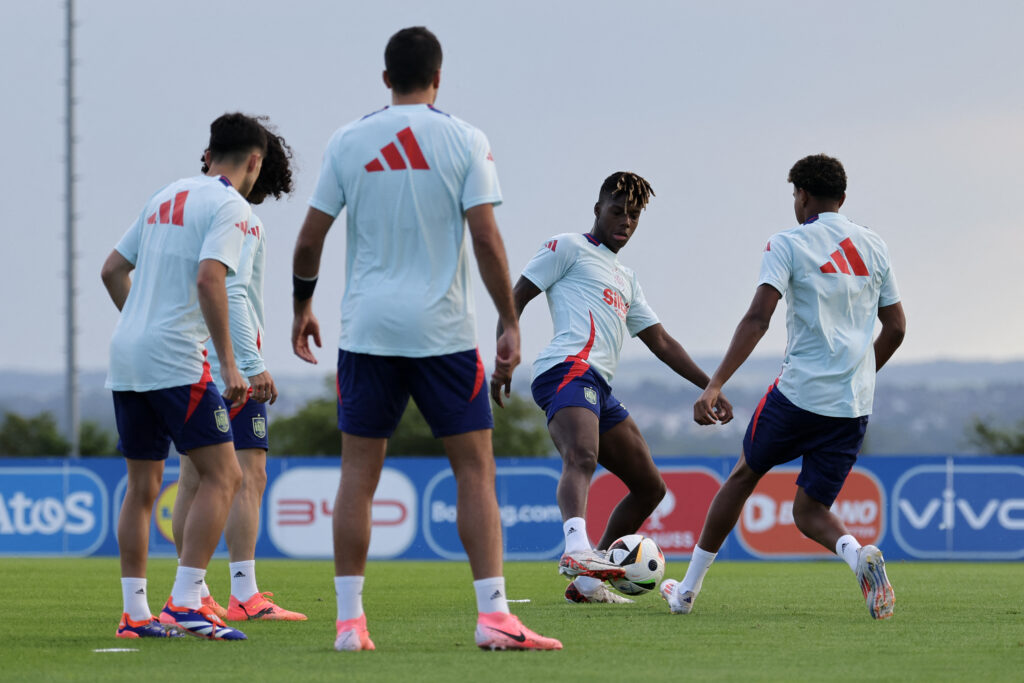 Spain's midfielder #17 Nico Williams controls the ball during a training session at the team's base camp in Donaueschingen, on June 25, 2024 during the Euro 2024 football competition.