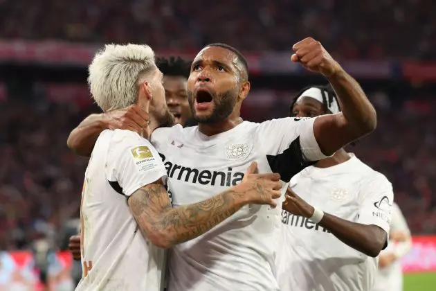 MUNICH, GERMANY - SEPTEMBER 28: Robert Andrich of Bayer 04 Leverkusen celebrates with teammate Jonathan Tah after scoring his team's first goal during the Bundesliga match between FC Bayern München and Bayer 04 Leverkusen at Allianz Arena on September 28, 2024 in Munich, Germany.