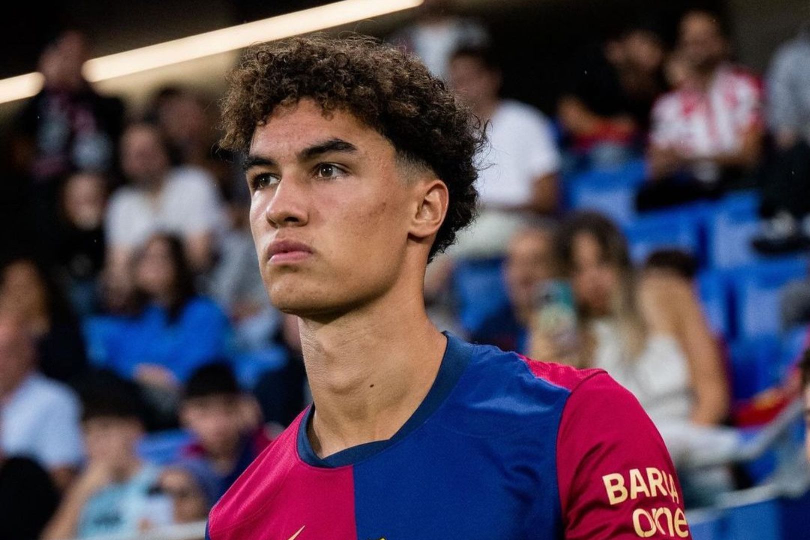 Barcelona Atlètic midfielder Noah Darvich.