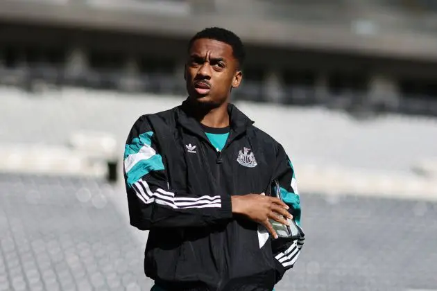 NEWCASTLE UPON TYNE, ENGLAND - SEPTEMBER 28: Alexander Isak of Newcastle United arrives at the stadium prior to the Premier League match between Newcastle United FC and Manchester City FC at St James' Park on September 28, 2024 in Newcastle upon Tyne, England.