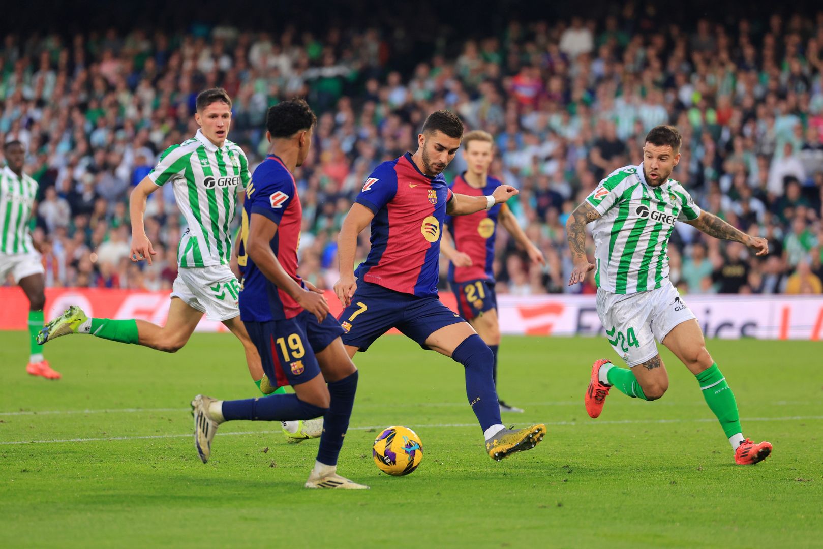 SEVILLE, SPAIN - DECEMBER 07: Ferran Torres of FC Barcelona takes a shot during the LaLiga match between Real Betis Balompie and FC Barcelona at Estadio Benito Villamarin on December 07, 2024 in Seville, Spain.