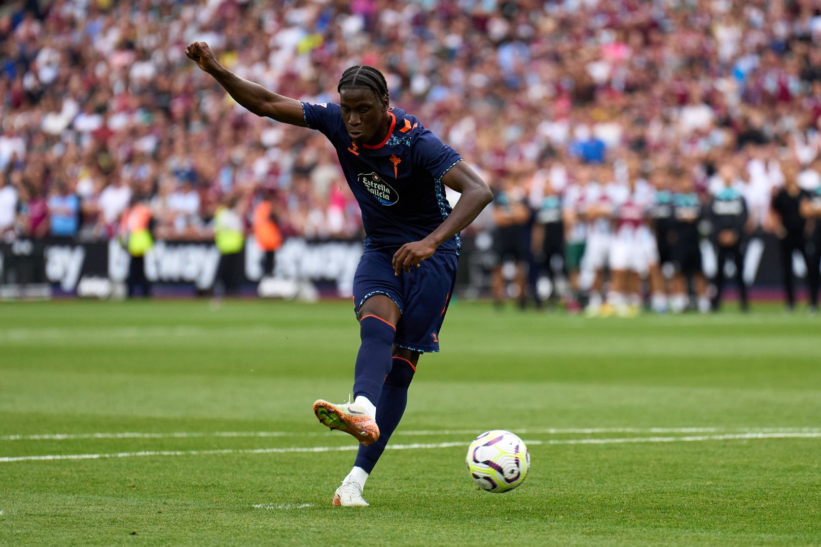 LONDON, ENGLAND - AUGUST 10: Ilaix Moriba of Celta Vigo takes a penalti kick in the penalty shoot out during the Pre-Season Friendly match between West Ham United and Celta Vigo at London Stadium on August 10, 2024 in London, England.