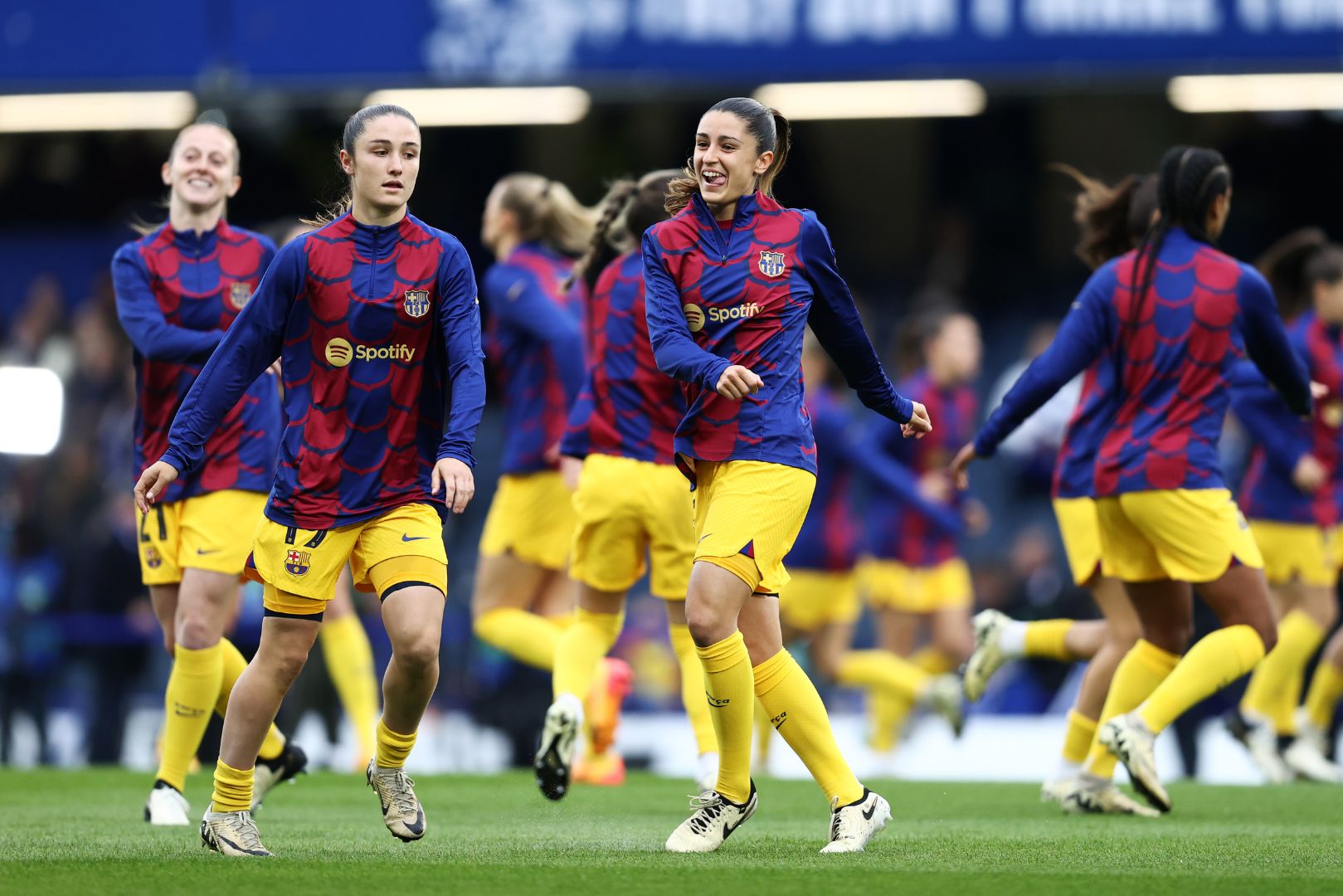 LONDON, ENGLAND - APRIL 27: Jana Fernandez of FC Barcelona warms up during the UEFA Women's Champions League 2023/24 semi-final second leg match between Chelsea FC and FC Barcelona at Stamford Bridge on April 27, 2024 in London, England.