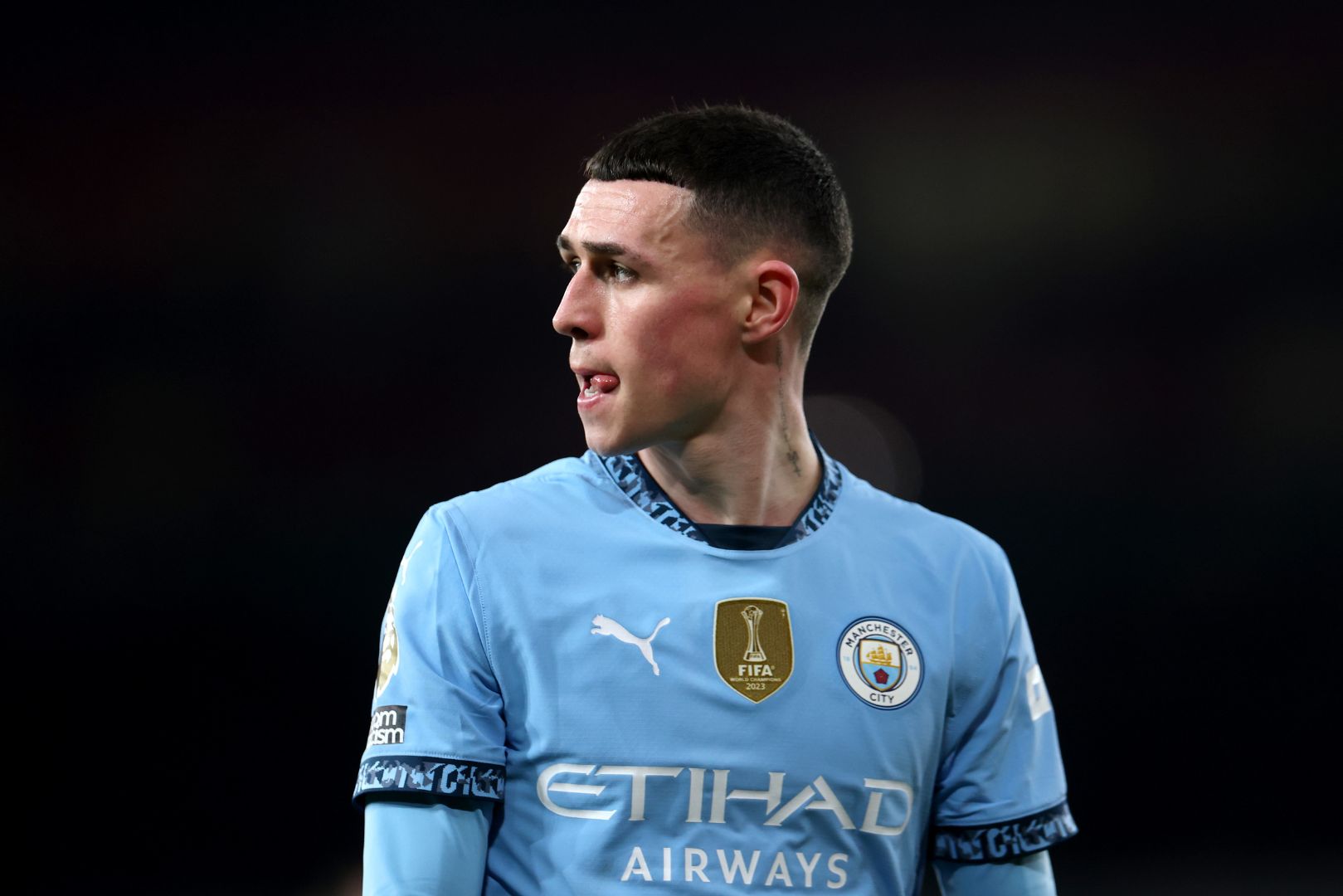 LONDON, ENGLAND - FEBRUARY 02: Phil Foden of Manchester City looks dejected during the Premier League match between Arsenal FC and Manchester City FC at Emirates Stadium on February 02, 2025 in London, England.