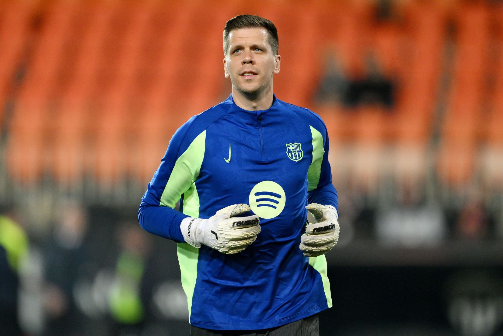 VALENCIA, SPAIN - FEBRUARY 06: Wojciech Szczesny of FC Barcelona looks on during the warm up prior to the Copa del Rey quarter-final match between Valencia CF and FC Barcelona at the Estadio Mestalla on February 06, 2025 in Valencia, Spain.