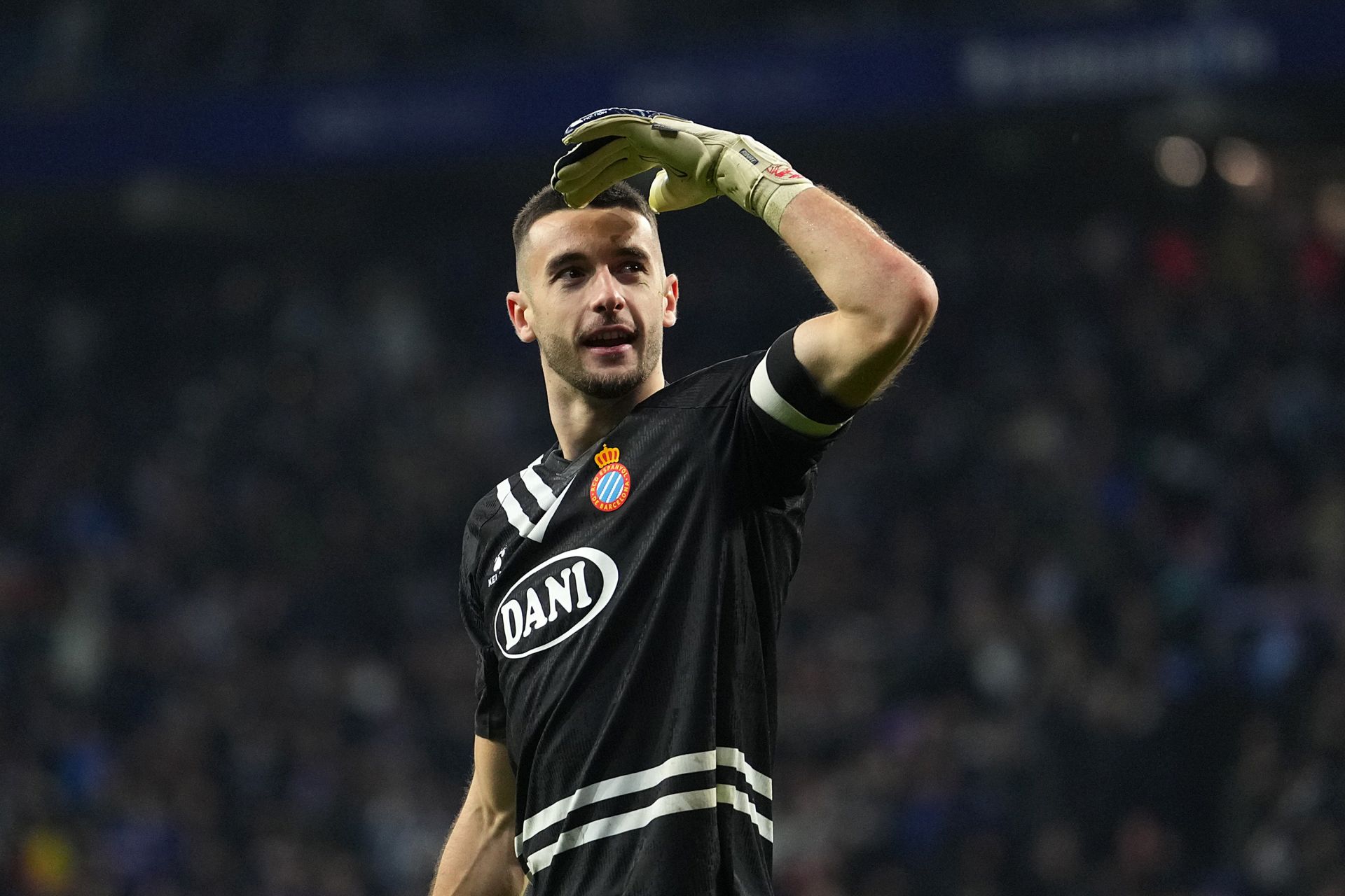 BARCELONA, SPAIN - FEBRUARY 01: Joan Garcia of RCD Espanyol celebrates victory following the LaLiga match between RCD Espanyol de Barcelona and Real Madrid CF at RCDE Stadium on February 01, 2025 in Barcelona, Spain.