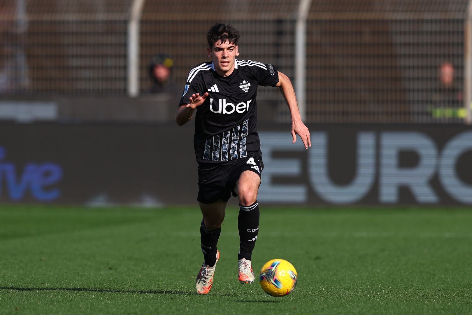 COMO, ITALY - MARCH 08: Alex Valle of Como 1907 in action during the Serie A match between Como and Venezia at Stadio G. Sinigaglia on March 08, 2025 in Como, Italy.