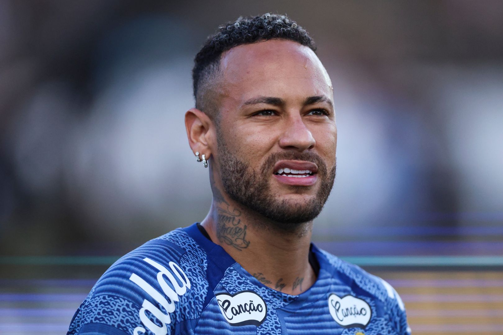 LIMEIRA, BRAZIL - FEBRUARY 23: Neymar of Santos warms up prior to a Campeonato Paulista match between Inter de Limeira and Santos at Major Levy Sobrinho Stadium on February 23, 2025 in Limeira, Brazil.