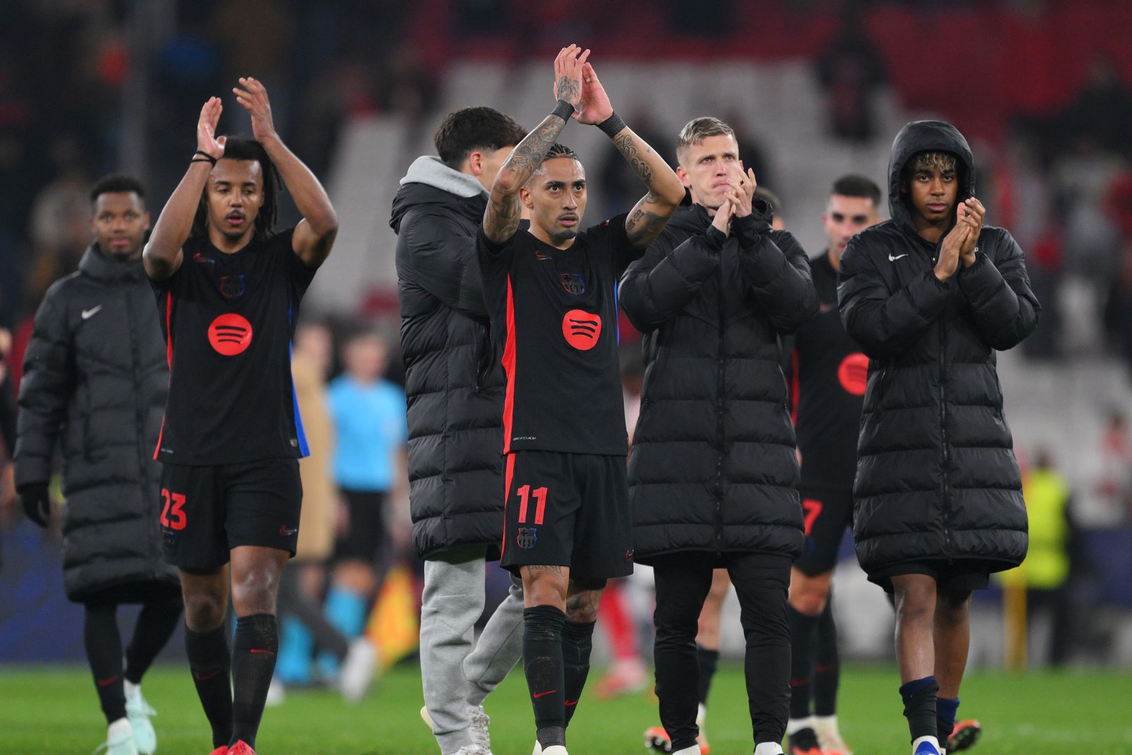 LISBON, PORTUGAL - MARCH 05: Raphinha of FC Barcelona acknowledges the fans with teammates Jules Kounde, Frenkie de Jong and Lamine Yamal after the UEFA Champions League 2024/25 Round of 16 first Leg match between SL Benfica and FC Barcelona at Estadio da Luz on March 05, 2025 in Lisbon, Portugal.