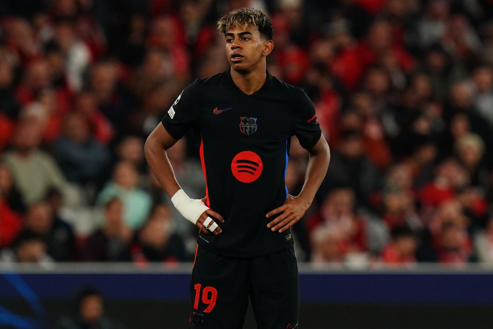 LISBON, PORTUGAL - MARCH 5: Lamine Yamal of FC Barcelona during the UEFA Champions League 2024/25 Round of 16 First Leg match between SL Benfica and FC Barcelona at Estadio da Luz on March 5, 2025 in Lisbon, Portugal.