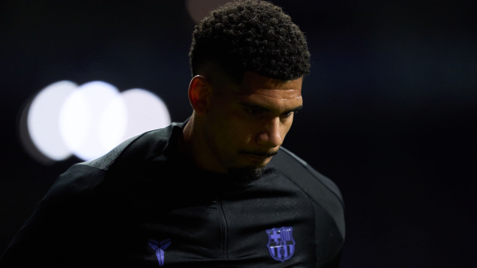 Ronald Araujo of FC Barcelona looks on prior to the LaLiga EA Sports match between Real Oviedo and FC Barcelona at Carlos Tartiere on September 25, 2025 in Oviedo, Spain.