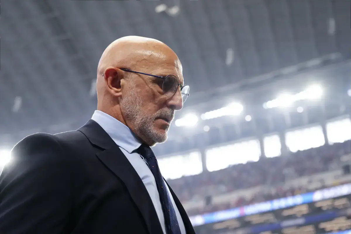 July 6, 2026, Arlington, Texas, United States: Luis de la Fuente, head coach of Spain, looks on during the FIFA World Cup 2026 Round Of 16 match between Portugal and Spain at Dallas Stadium on July 6, 2026 in Arlington, United States.