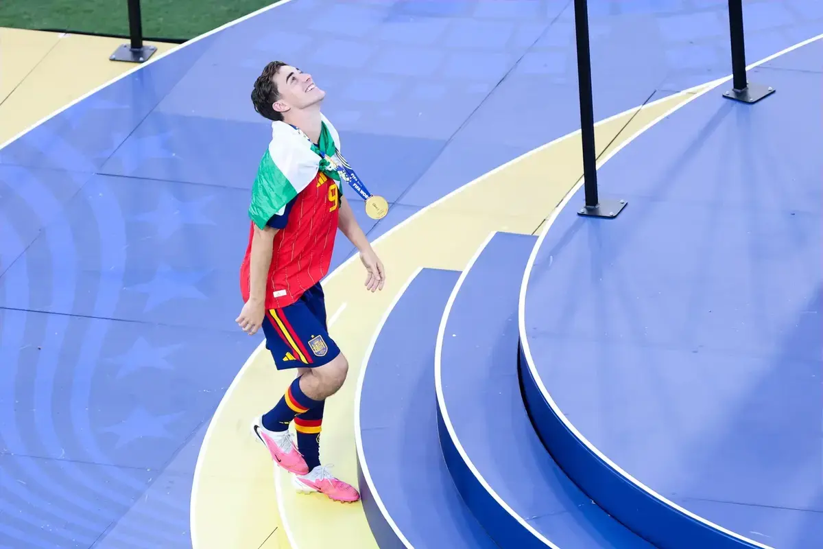July 19, 2026, USA: Gavi player of Spain receives the gold medal from the 2026 FIFA World Cup final at New York New Jersey Stadium, in East Rutherford, United States, on Sunday, July 19, 2026.