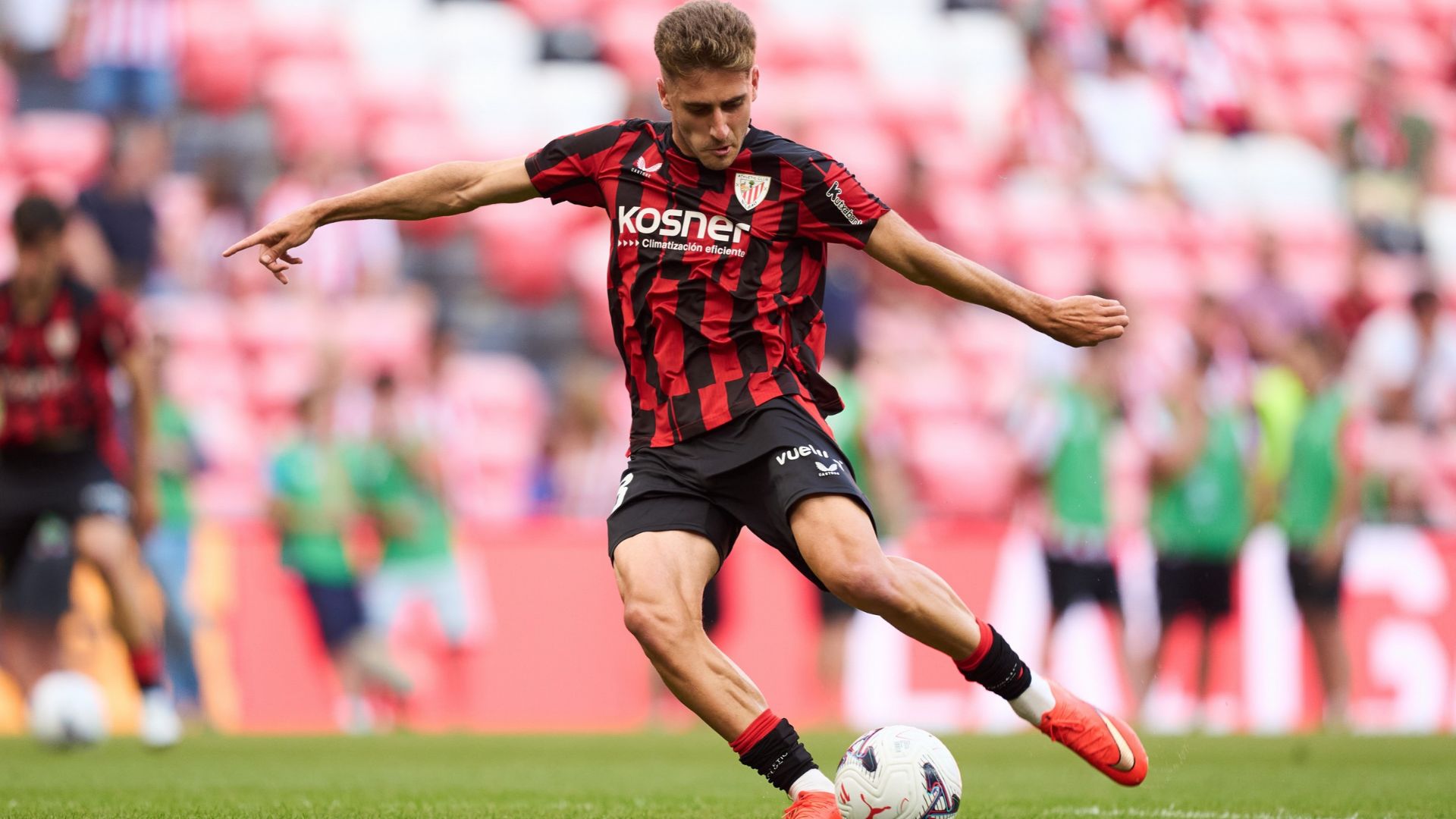 Robert Navarro of Athletic Club warms up prior to the LaLiga EA Sports 2026/27 match between Athletic Club and Elche CF at Estadio de San Mames on September 12, 2026 in Bilbao, Spain.