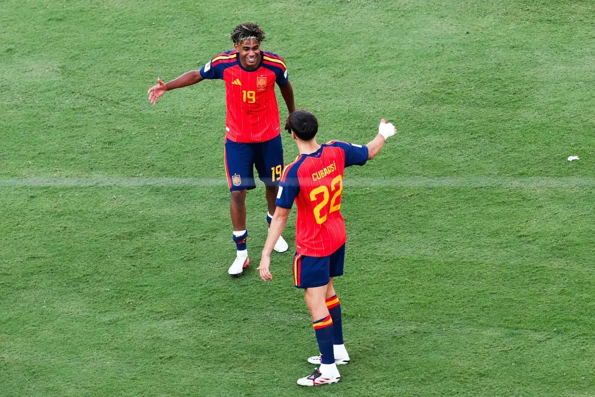 July 19, 2026, USA: Lamine Yamal and Pau Cubarsi player os Spain celebrate winning the FIFA World Cup title after defeating Argentina 1–0 in the final at New York New Jersey Stadium, in East Rutherford, United States, on Sunday, July 19, 2026.